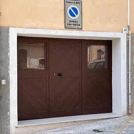 Mandorlo Barocco *
